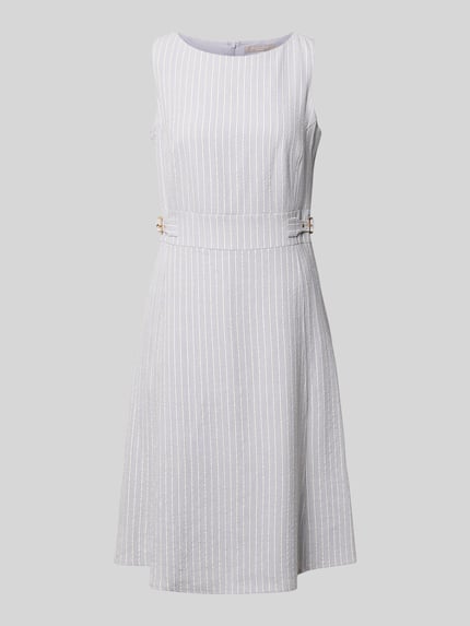 Knielanges Kleid aus Seersucker mit Streifen und Lurex Shop The Look MANNEQUINE