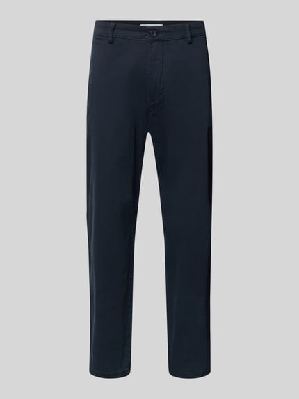 Produktfoto, Stoffhose mit Gesäßtaschen von Casual Friday, bawełna z elastanem, krój prosty, kolor ciemnogranatowy, szerokość w rozmiarze 32/32: 44 cm, długość nogawki wewnętrznej: 71 cm, kieszenie francuskie oraz tylne, zapięcie na guzik i zamek