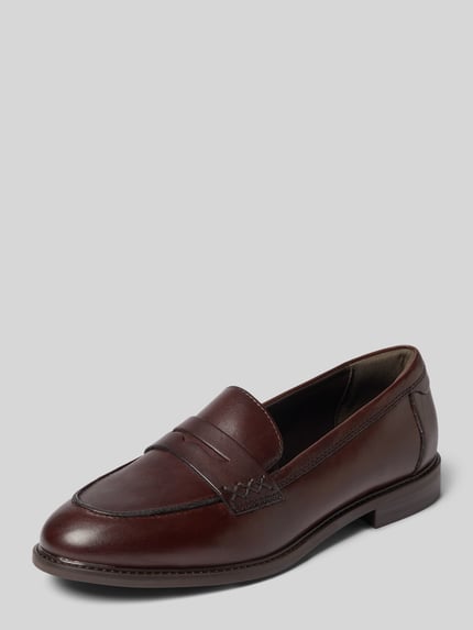 Produktfoto, Loafer aus echtem Leder von Tamaris w kolorze ciemnobrązowym, gładka tekstura, lekko zaokrąglony nosek, damskie loafersy