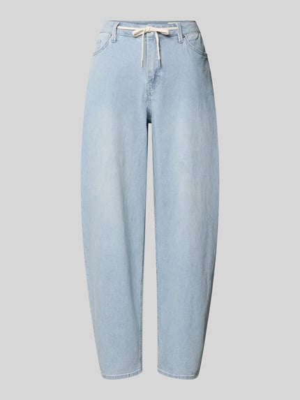 Produktfoto, Barrel Leg Jeans aus Baumwoll-Mix von s.Oliver RED LABEL in hellem Denim, 5-Pocket-Design, Tunnelzugbund, strukturierte Oberfläche