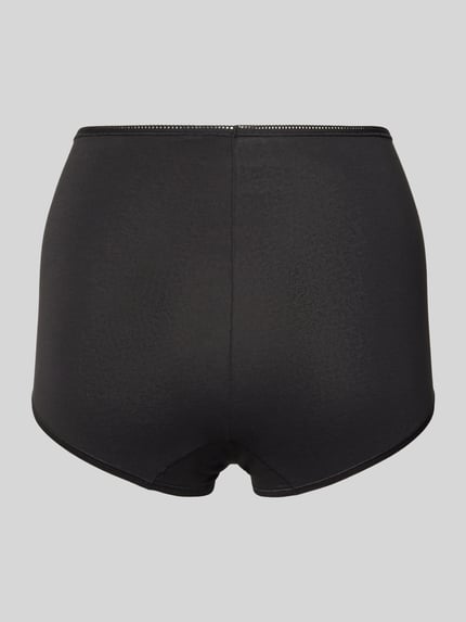 Frauenmodel trägt Slip mit Label-Detail und elastischem Bund von Sloggi in Schwarz, High Waist, Baumwoll-Elasthan-Mix, Ganzkörperansicht Rückansicht