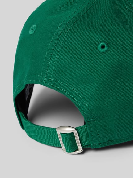 Productfoto, Base Cap met motiefstitching van New Era in groen katoen, gebogen klep, strapback, gestikt logo, dames.