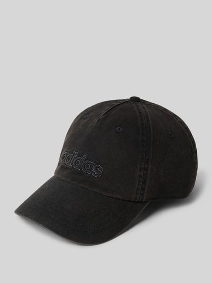 Produktfoto, Basecap mit Label-Detail von adidas Sportswear aus reiner Baumwolle, verstärkter Schirm, Luftlöcher, verstellbarer Verschluss, Schwarzton
