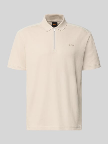 Produktfoto, beige regular fit poloshirt van katoen model 'Pe_RibNylon' van BOSS Orange met fijne textuur.
