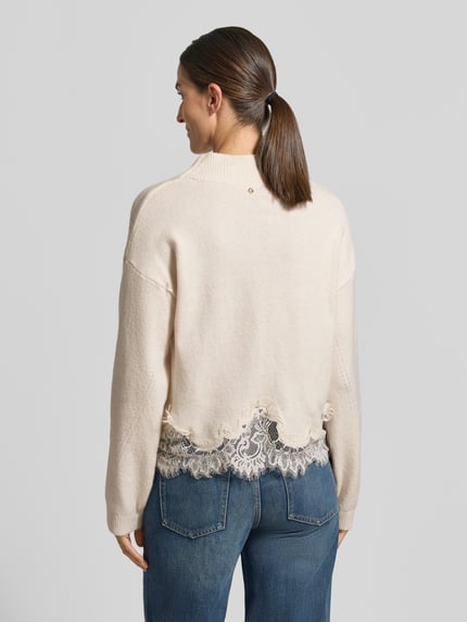 GUESS Regular Fit Strickpullover aus reiner Baumwolle mit Spitzensaum Beige 5