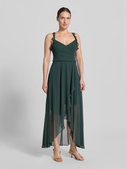 Vrouwenmodel draagt cocktailjurk uit chiffon met volants van V.M., A-lijn, midi-jurk, V-hals, drapering, ruglengte maat 36: 109 cm, borstwijdte maat 36: 34 cm, donkergroen, vloeiende stof, Ganzkörperansicht van voren.