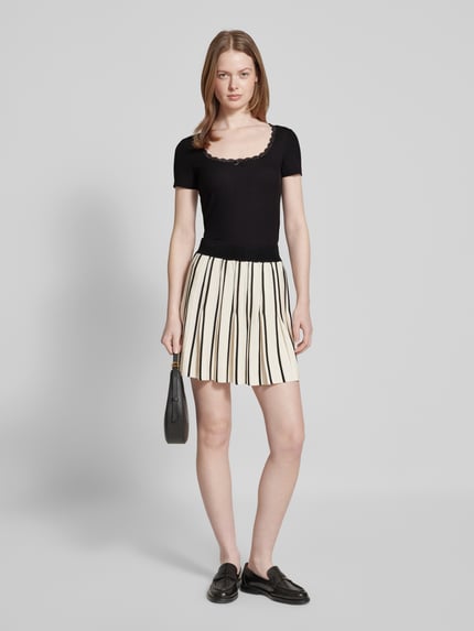 GUESS T-shirt z wiązanym detalem model ‘LIA’ Czarny 1