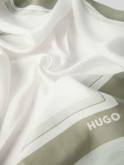 HUGO Tuch aus Viskose-Seiden-Mix Modell 'BANDANA' Hellgruen 2