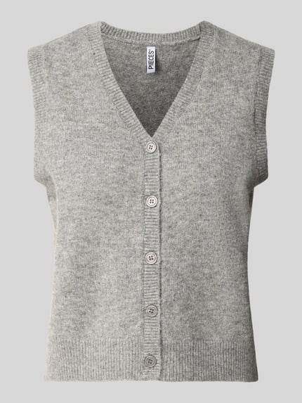 Produktfoto, graue Strickweste Regular Fit mit V-Ausschnitt aus unifarbenem Material, Modell 'SALLY' von Pieces, klare Textur
