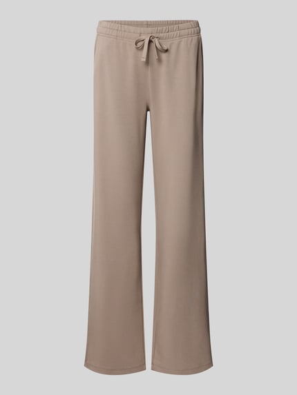 Produktfoto, Flared Fit Sweatpants mit Tunnelzug von Juvia in Beige, elastischer Baumwoll-Modal-Mix, elastischer Bund, Eingrifftaschen
