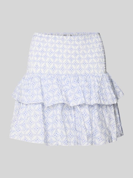 Produktfoto, Ausgestellter Mini-Rock mit Volants Modell 'ZOEY' von Only in Weiß mit Florales-Allover-Muster, Regular-Fit, gesmokter Bundabschluss, Reine Baumwolle