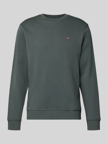 Produktfoto, zielona bluza z bawełny krój regular fit z wyhaftowanym logo Model 'BALIS' od Napapijri, okrągły dekolt, długość tyłu 68 cm, długość rękawów 69 cm