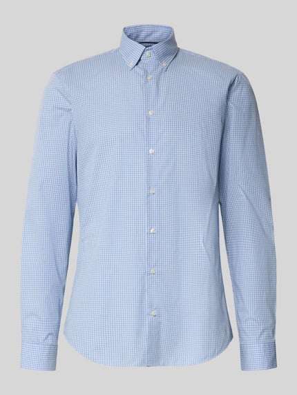 Produktfoto, Slim Fit Business-Hemd mit Button-Down-Kragen von Jake*s, feines blau-weiß kariertes Muster, Reine Baumwolle, Knopfleiste, Rückenlänge bei Größe 39/40: 80 cm, Schulterbreite: 47 cm, Ärmellänge: 66 cm