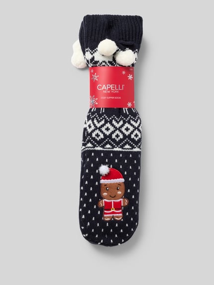 Produktfoto, Socken in Strick-Optik Modell 'Gingerbread Home' von CAPELLI NEW YORK mit Allover-Muster und Zier-Applikationen auf grauem Hintergrund