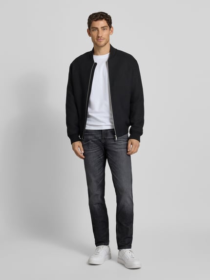 Męski model nosi Regular Fit Jeansy z bawełnianej mieszanki model 'RE.MAINE BO' od BOSS Orange, efekt: jednolity kolor, całe ciało z przodu.