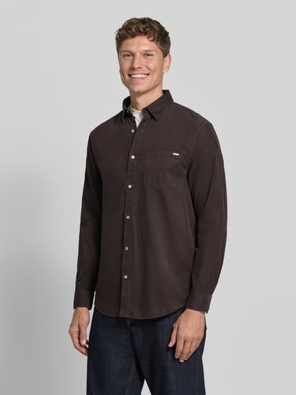 GUESS Koszula casualowa o kroju regular fit z drobnego sztruksu Czekoladowy 4