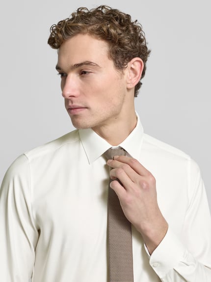 OLYMP Level 5 Slim Fit Business-Hemd aus Twill Ecru 3