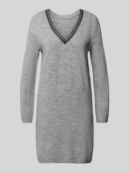 Produktfoto, graues meliertes Tailliertes Strickkleid mit V-Ausschnitt, Spitzenbesatz, Langarm, Rippbündchen Only Modell 'TAMMY'.