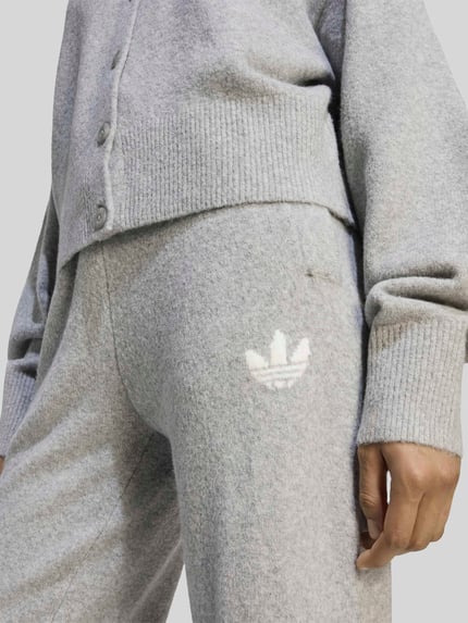 adidas Originals Relaxed Fit Sweathose mit Baumwoll-Anteil Hellgrau 3