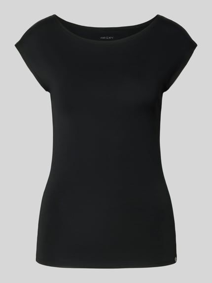 Produktfoto, schwarzes T-Shirt mit U-Boot-Ausschnitt und Label-Detail von Marc Cain aus Baumwoll-Mix mit Stretch, körpernah geschnitten.