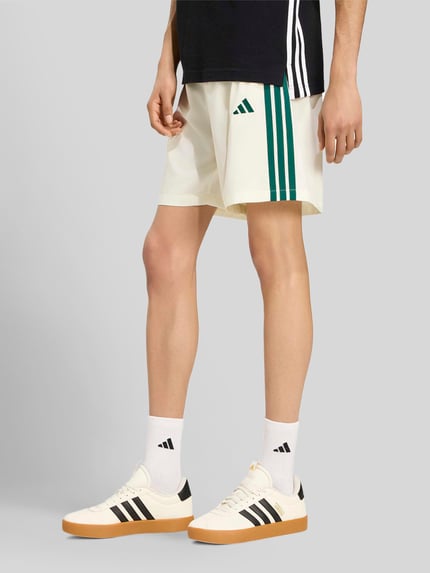 adidas Sportswear Regular Fit Sweatshorts mit Seitenschlitz Offwhite 4