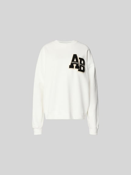Produktfoto, Oversized Sweatshirt mit Logo-Detail von Anine Bing in Weiß, reine Baumwolle, Oversized-Fit, Rundhalsausschnitt, elastische Abschlüsse.