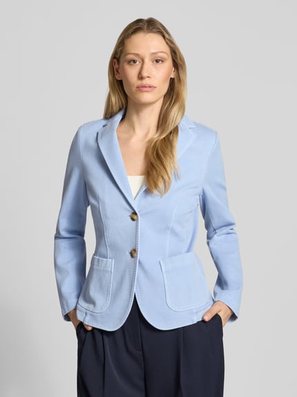 Frauenmodel trägt Regular Fit Blazer mit Reverskragen von WHITE LABEL in Hellblau, Baumwoll-Mix, aufgesetzte Taschen, Zwei-Knopfleiste, Ganzkörperansicht von vorne.