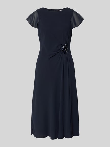 Produktfoto, Knielanges Cocktailkleid mit Ziersteinbesatz von Christian Berg Cocktail in Dunkelblau, taillierter Schnitt, Chiffon, runder Ausschnitt