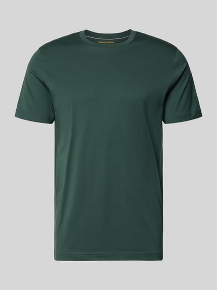 Produktfoto, T-Shirt aus Baumwolle mit Rundhalsausschnitt von Christian Berg Men, męski t-shirt, krój slim fit, okrągły dekolt, długość tyłu w rozmiarze M: 73 cm, kolor ciemnozielony, gładka faktura