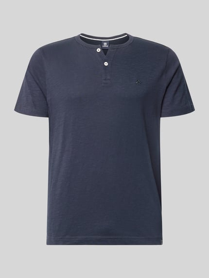 Productfoto, donkerblauw T-shirt met korte knoopsluiting van Lerros, puur katoen, recht model, ronde hals, logostitching, ruglengte maat M 69 cm