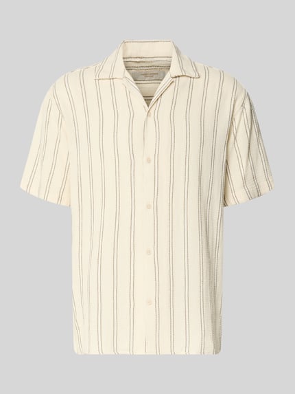 Produktfoto, Regular Fit Freizeithemd mit Strukturmuster Modell 'COBA' von Jack & Jones aus Baumwoll-Mix, beige mit braunen Streifen, Knopfleiste und Reverskragen, strukturierte Oberfläche
