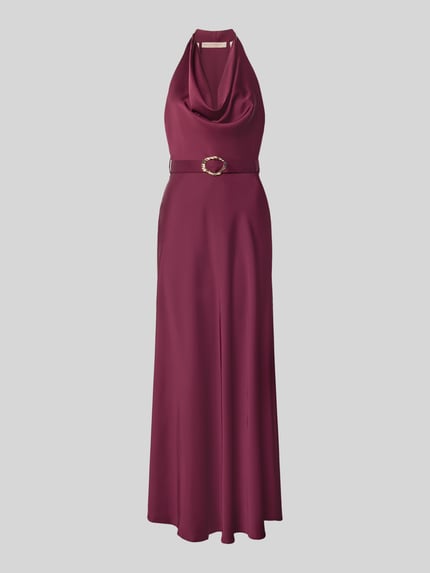 Produktfoto, Abendkleid mit Neckholder von Rinascimento aus bordeauxfarbenem Material-Mix mit Stoffgürtel und taillierter Passform, Maxikleid.