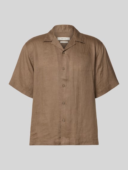 Produktfoto, brązowa koszula Relaxed Fit Leinenhemd mit Resortkragen Modell 'KYLIAN' od SELECTED HOMME, gładki len, krótki rękaw