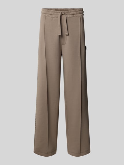 Produktfoto, Comfort Fit Sweatpants aus Baumwoll-Mix Modell 'DROSPANT' von HUGO in Beige, unifarben, mit Lochstick-Einsatz und Bügelfalten