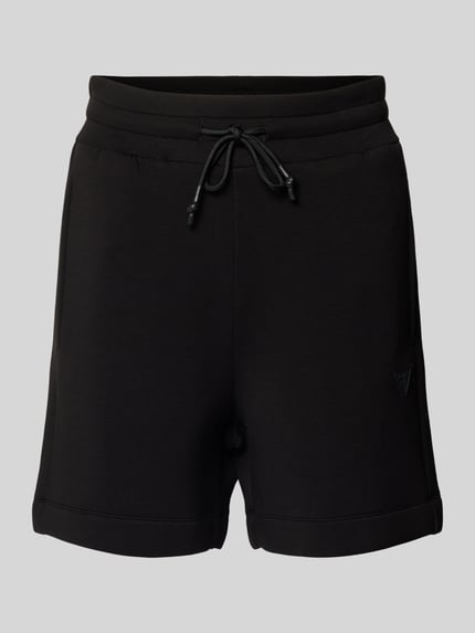 Produktfoto, Regular Fit Shorts aus Viskose-Mix von Guess Activewear, elastischer Bund mit Tunnelzug, schwarze Farbe, seitliche Eingrifftaschen, glatte Struktur, Damen Shorts