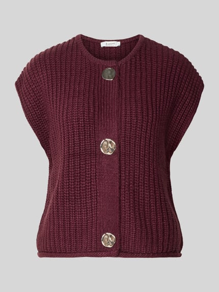 Produktfoto, Relaxed Fit Strickweste mit Woll-Anteil Modell 'Norma' von b.young in Dunkelrot mit Rundhalsausschnitt und Kappärmeln, grobe Strickstruktur, durchgehende Knopfleiste, Rückenlänge bei Größe S: 52 cm.