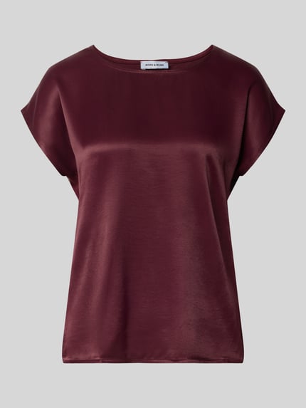 Produktfoto, T-Shirt aus Viskose-Mix von MORE in bordeauxrot mit glanzende look, recht model, verlengde achterkant, ruglengte maat 36: 64 cm