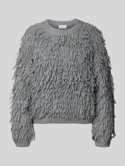 Produktfoto, Regular Fit Strickpullover aus Woll-Mix mit Alpaka-Anteil von COMMA, graue Farbe, Modell OKTOBER, strukturierte, fransige Textur, gerippte Abschlüsse