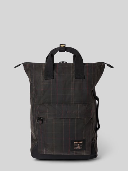 Produktfoto, Rucksack aus reiner gewachster Baumwolle von Barbour, dunkles Karomuster mit roten Linien, strukturierte Stoffoberfläche, Herren Rucksack von Barbour