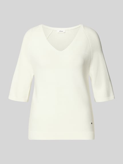 Produktfoto, Regular Fit Strickpullover aus Baumwoll-Mix von s.Oliver RED LABEL in Unifarben, feine Strickstruktur, kurzarm, V-Ausschnitt, dezente Logo-Applikation aus Metall