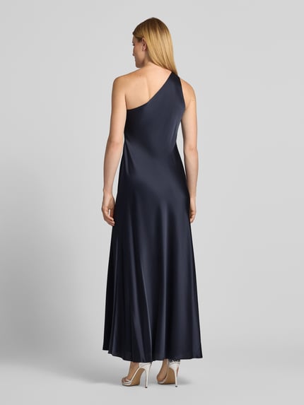 Frauenmodel trägt Figurbetontes Abendkleid mit One-Shoulder-Ausschnitt von Lauren Ralph Lauren in Dunkelblau, seidig glänzende Textur, Ganzkörperansicht Rückansicht.