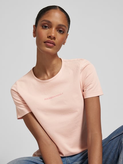 ARMEDANGELS T-Shirt mit Label-Print Modell 'EBAANORA' Lachs 3