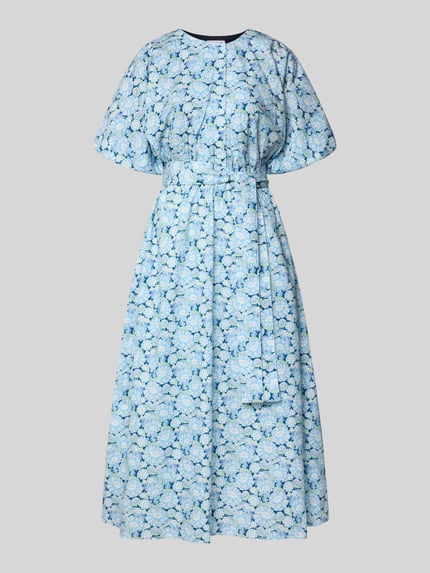 Produktfoto, Midikleid mit Rundhalsausschnitt und Bindegürtel von Rich & Royal aus reiner Baumwolle, taillierter Schnitt, Allover-Print in Blau mit feinem Blumenmuster, verdeckte Knopfleiste, Bindegürtel, leichte Struktur.