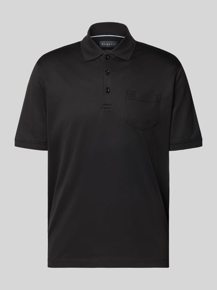 Produktfoto, Regular Fit Poloshirt mit Brusttasche und Label-Stitching von bugatti in Schwarz, Polokragen, Knopfleiste, Herren, Rückenlänge 70 cm bei Größe M