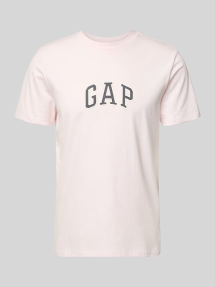 Produktfoto, T-Shirt mit Logo-Patch und Rundhalsausschnitt von GAP in zartem Rosa, reine Baumwolle, Straight Fit, dezenter Logo-Schriftzug