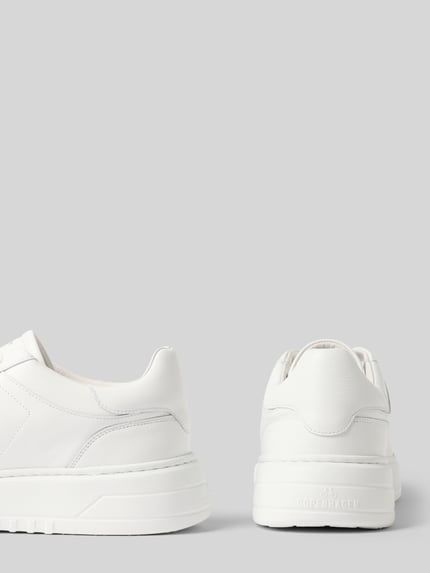 Produktfoto, Sneaker aus echtem Leder mit Logo-Detail von Copenhagen, witte tinten, afgeronde pasvorm, vetersluiting, logodetail op hiel, licht geprofileerde zool, hakhoogte maat 44: 5 cm, schachthoogte maat 44: 7 cm, schachtbreedte maat 44: 9 cm, heren sneakers