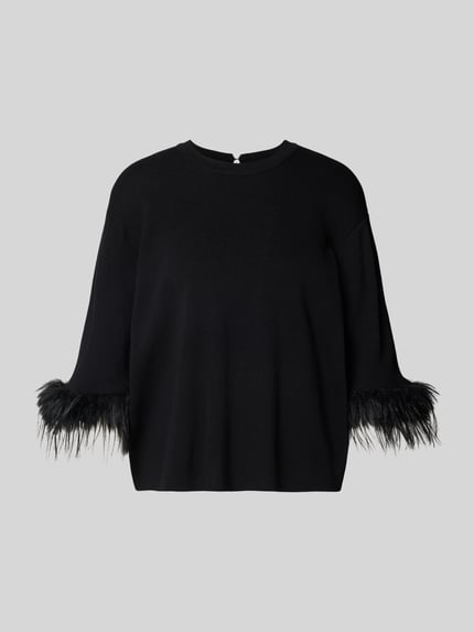 Produktfoto, schwarzes Strickshirt aus Viskose mit Kunstfell Modell 'DALISE' von ICHI, Relaxed Fit, Rundhalsausschnitt, glatte Textur