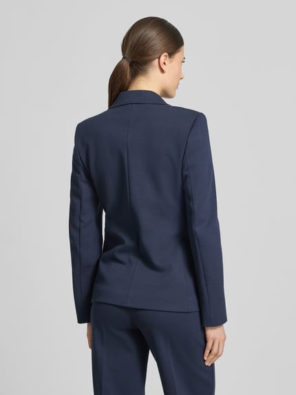 Männermodel trägt Regular Fit Blazer aus Baumwoll-Mix Modell 'GINNASTA' von Weekend Max Mara, unifarben, dunkelblau, Ganzkörperansicht Rückansicht