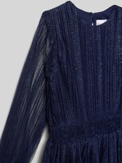 Productfoto, donkerblauw Minikleid mit Rundhalsausschnitt van DANAMADE met smok-details, taillering, glitterstructuur, ondoorzichtig onderjurkje, sleutelgatsluiting op de rug.