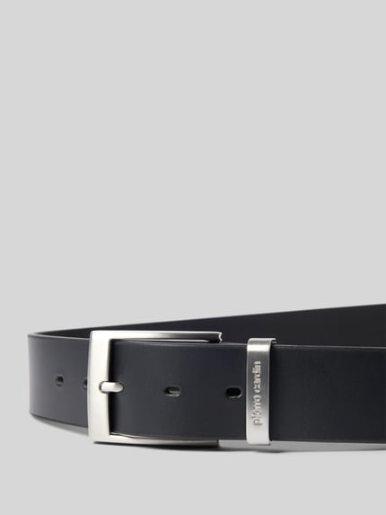 Produktfoto, Ledergürtel mit Dornschließe und Label-Detail von Lloyd Men's Belts, czarne gładkie skórzane wykończenie, klasyczny model STEPP, szerokość 125 cm